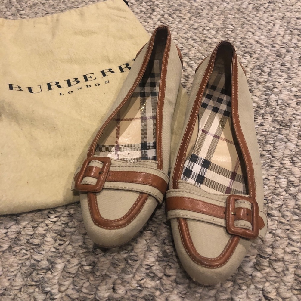Burberry beige flats
